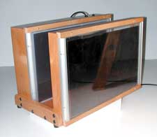 Photo of polarized light
box.